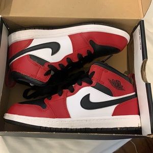 Kids Jordan 1 mid